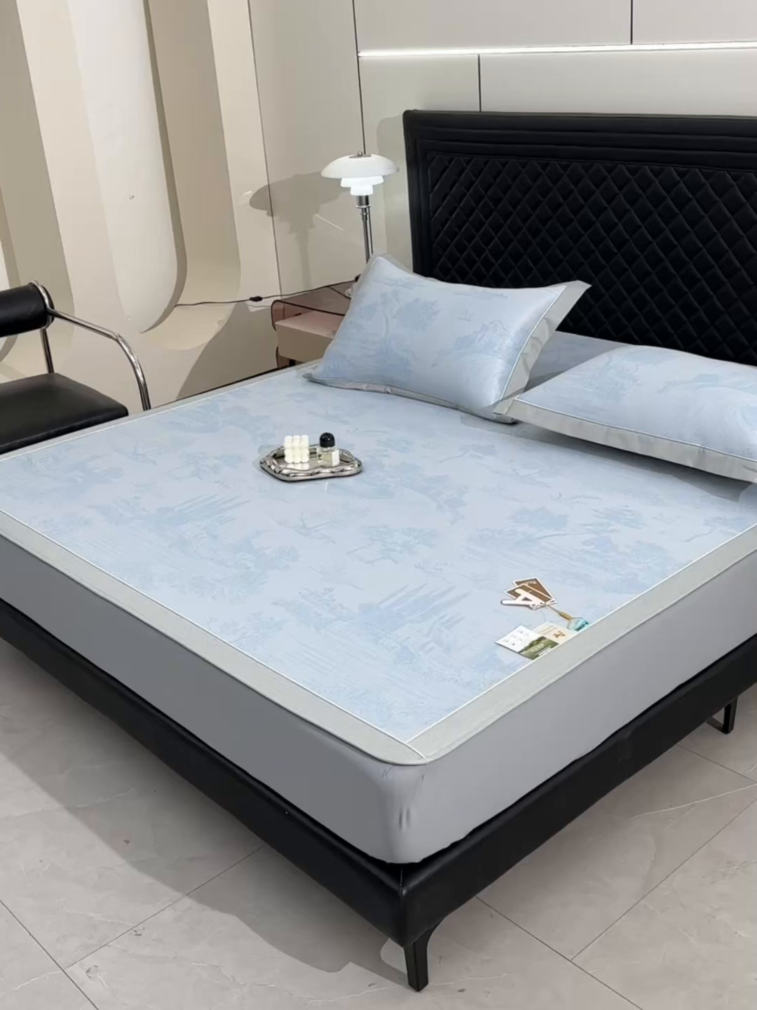 91家纺网 家纺一手货源 找家纺 （总）小牛席业 2026新款【实拍风格】双PE高凉感-托斯卡纳凉感大提花冰丝席席子凉席-床笠款