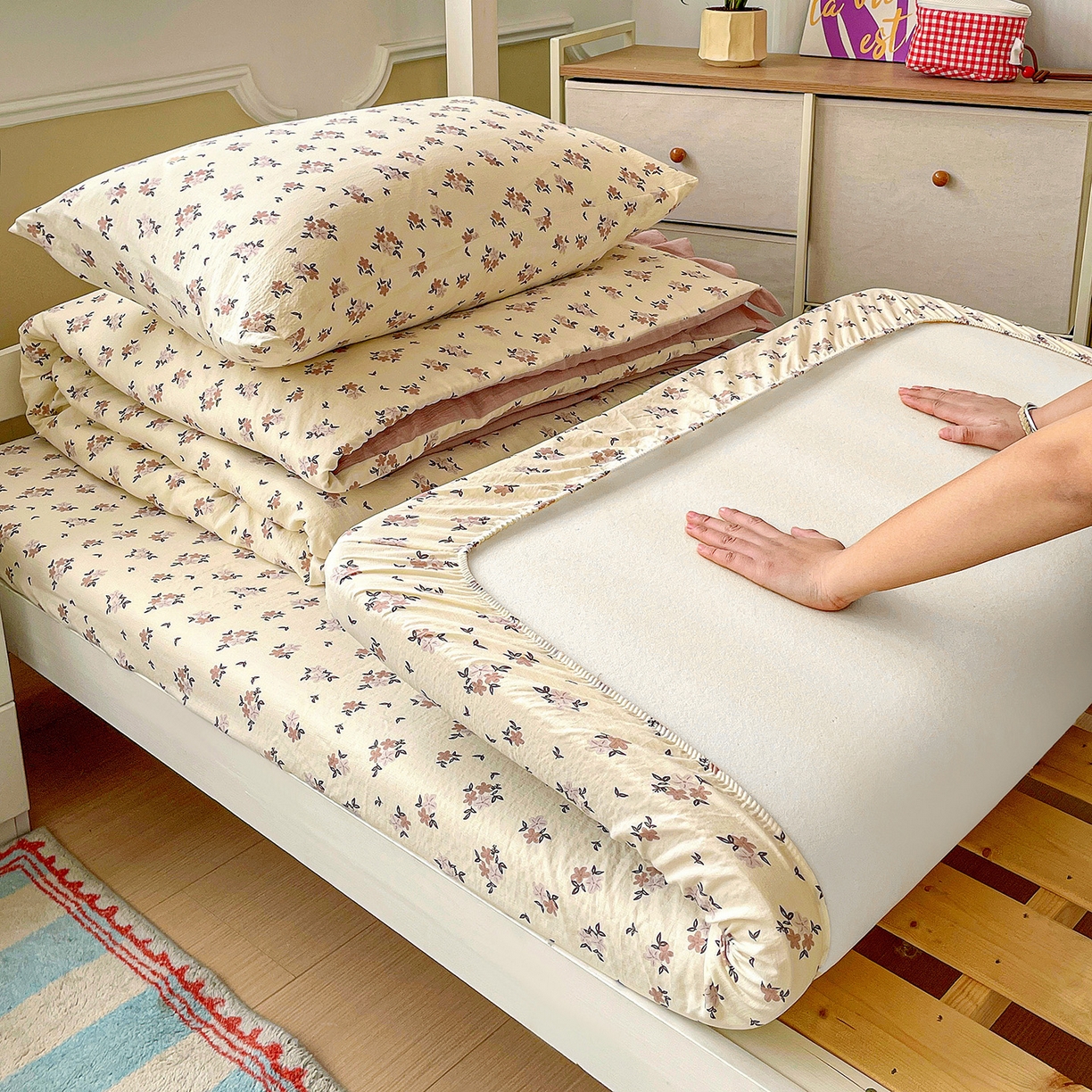 91家纺网 家纺一手货源 找家纺 纽缦家纺 2026新款云感提花双层纱学生床韩版床单床笠三四件套 苏瑾