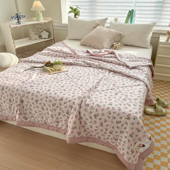 91家纺网 家纺一手货源 找家纺 帕拉美拉 2026新款A类印花冰凉丝凉感丝手包大宽边夏被 莫奈花园-粉