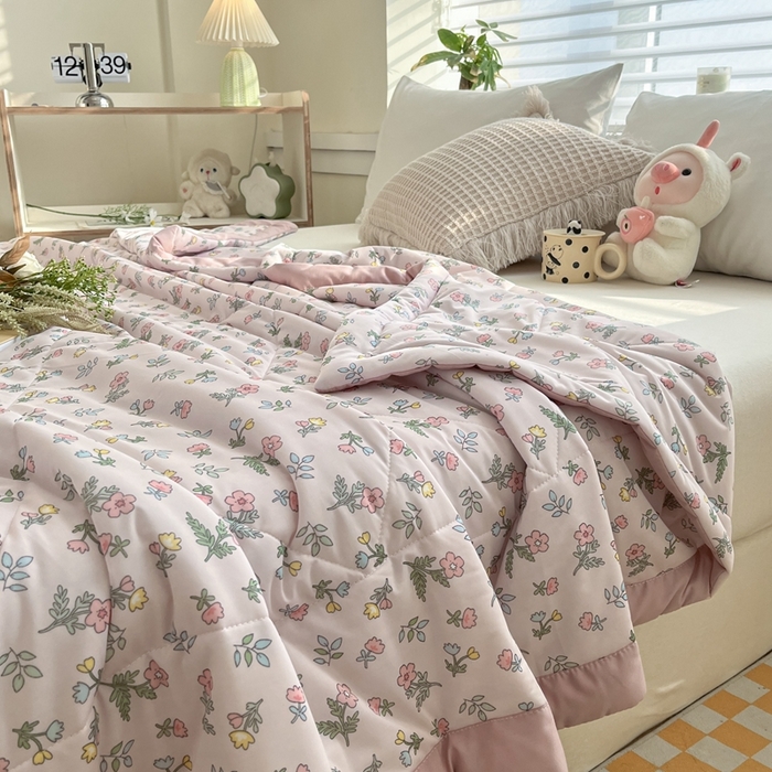 91家纺网 家纺一手货源 找家纺 帕拉美拉 2026新款A类印花冰凉丝凉感丝手包大宽边夏被 莫奈花园-粉