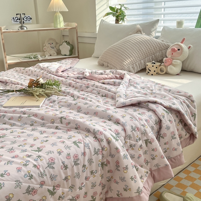 91家纺网 家纺一手货源 找家纺 帕拉美拉 2026新款A类印花冰凉丝凉感丝手包大宽边夏被 莫奈花园-粉