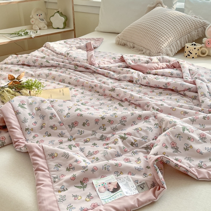 91家纺网 家纺一手货源 找家纺 帕拉美拉 2026新款A类印花冰凉丝凉感丝手包大宽边夏被 莫奈花园-粉