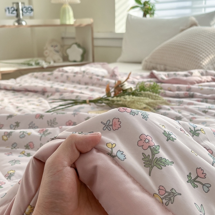 91家纺网 家纺一手货源 找家纺 帕拉美拉 2026新款A类印花冰凉丝凉感丝手包大宽边夏被 莫奈花园-粉