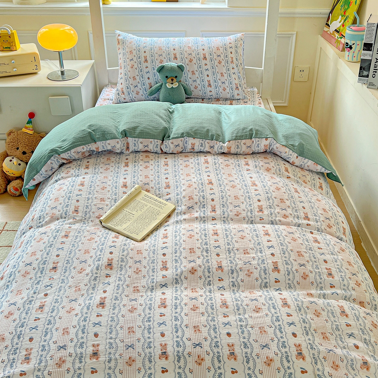 91家纺网 家纺一手货源 找家纺 纽缦家纺 2026新款云感提花双层纱学生床韩版床单床笠三四件套 他和她的兔