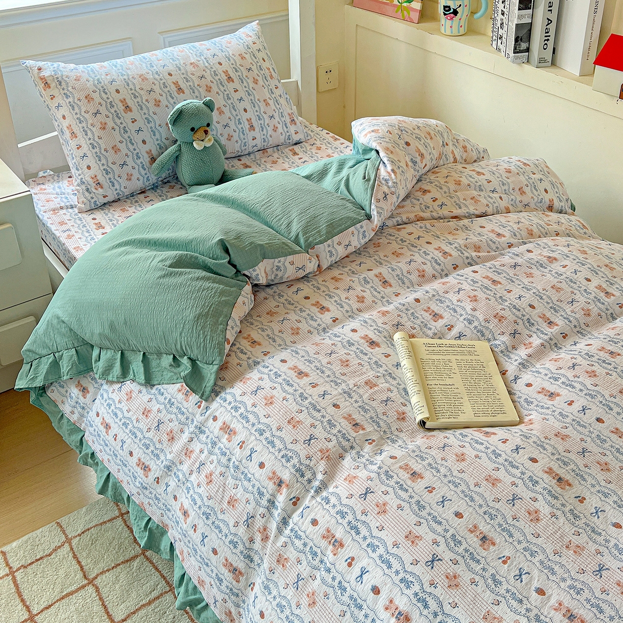 91家纺网 家纺一手货源 找家纺 纽缦家纺 2026新款云感提花双层纱学生床韩版床单床笠三四件套 他和她的兔