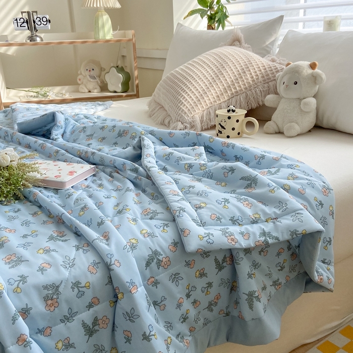 91家纺网 家纺一手货源 找家纺 帕拉美拉 2026新款A类印花冰凉丝凉感丝手包大宽边夏被 莫奈花园-蓝