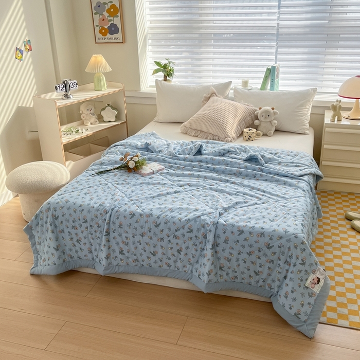 91家纺网 家纺一手货源 找家纺 帕拉美拉 2026新款A类印花冰凉丝凉感丝手包大宽边夏被 莫奈花园-蓝