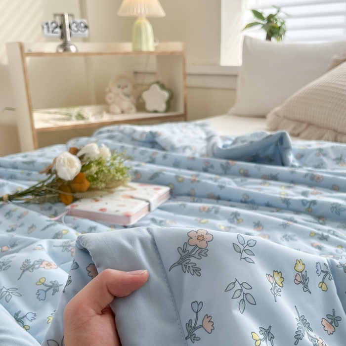 91家纺网 家纺一手货源 找家纺 帕拉美拉 2026新款A类印花冰凉丝凉感丝手包大宽边夏被 莫奈花园-蓝