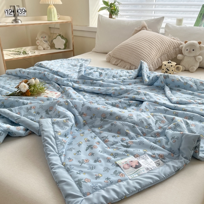 91家纺网 家纺一手货源 找家纺 帕拉美拉 2026新款A类印花冰凉丝凉感丝手包大宽边夏被 莫奈花园-蓝