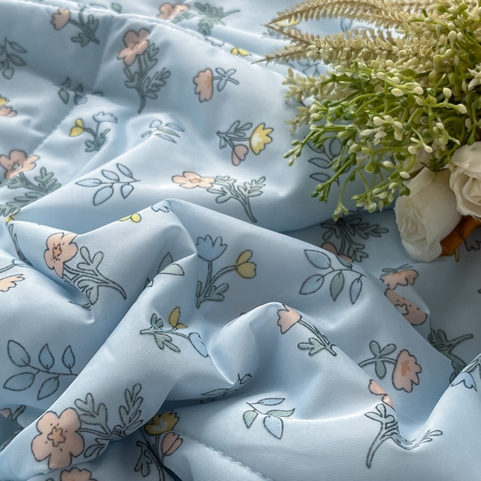 91家纺网 家纺一手货源 找家纺 帕拉美拉 2026新款A类印花冰凉丝凉感丝手包大宽边夏被 莫奈花园-蓝