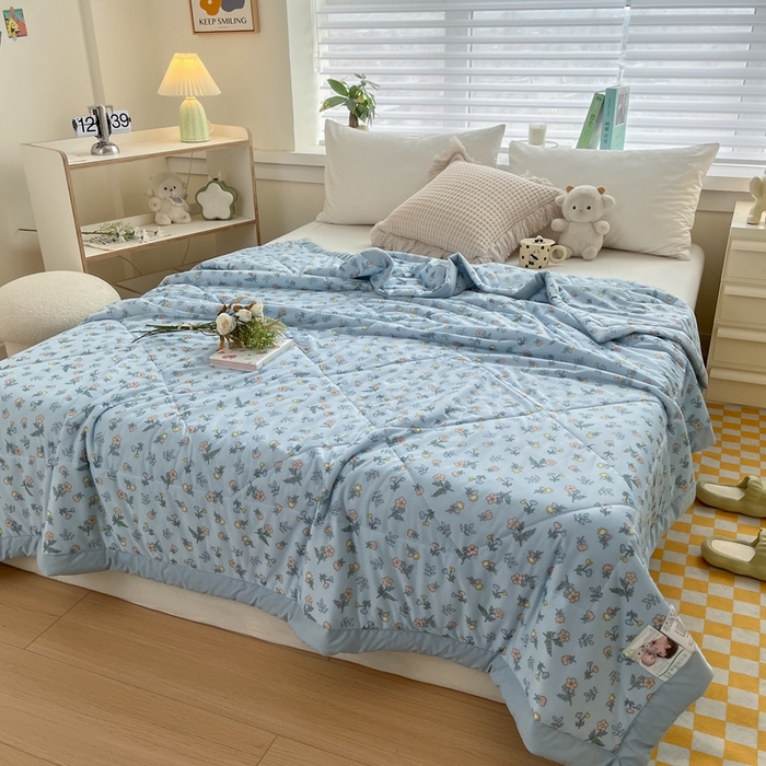 91家纺网 家纺一手货源 找家纺 帕拉美拉 2026新款A类印花冰凉丝凉感丝手包大宽边夏被 莫奈花园-蓝