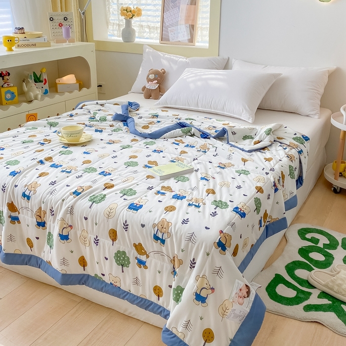 91家纺网 家纺一手货源 找家纺 帕拉美拉 2026新款A类印花冰凉丝凉感丝手包大宽边夏被 熊熊聚会