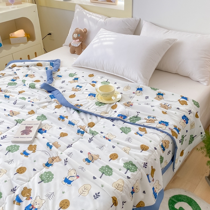 91家纺网 家纺一手货源 找家纺 帕拉美拉 2026新款A类印花冰凉丝凉感丝手包大宽边夏被 熊熊聚会