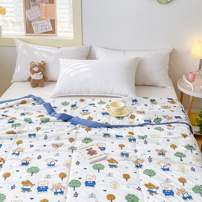 91家纺网 家纺一手货源 找家纺 帕拉美拉 2026新款A类印花冰凉丝凉感丝手包大宽边夏被 熊熊聚会