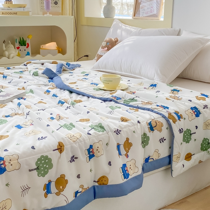 91家纺网 家纺一手货源 找家纺 帕拉美拉 2026新款A类印花冰凉丝凉感丝手包大宽边夏被 熊熊聚会