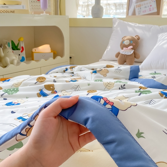 91家纺网 家纺一手货源 找家纺 帕拉美拉 2026新款A类印花冰凉丝凉感丝手包大宽边夏被 熊熊聚会