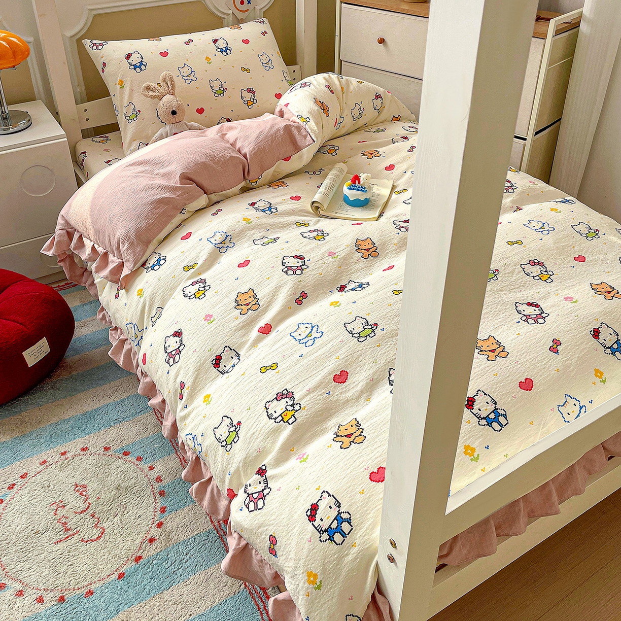 91家纺网 家纺一手货源 找家纺 纽缦家纺 2026新款云感提花双层纱学生床韩版床单床笠三四件套 像素小猫