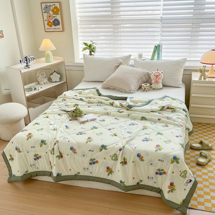 91家纺网 家纺一手货源 找家纺 帕拉美拉 2026新款A类印花冰凉丝凉感丝手包大宽边夏被 樱桃恐龙