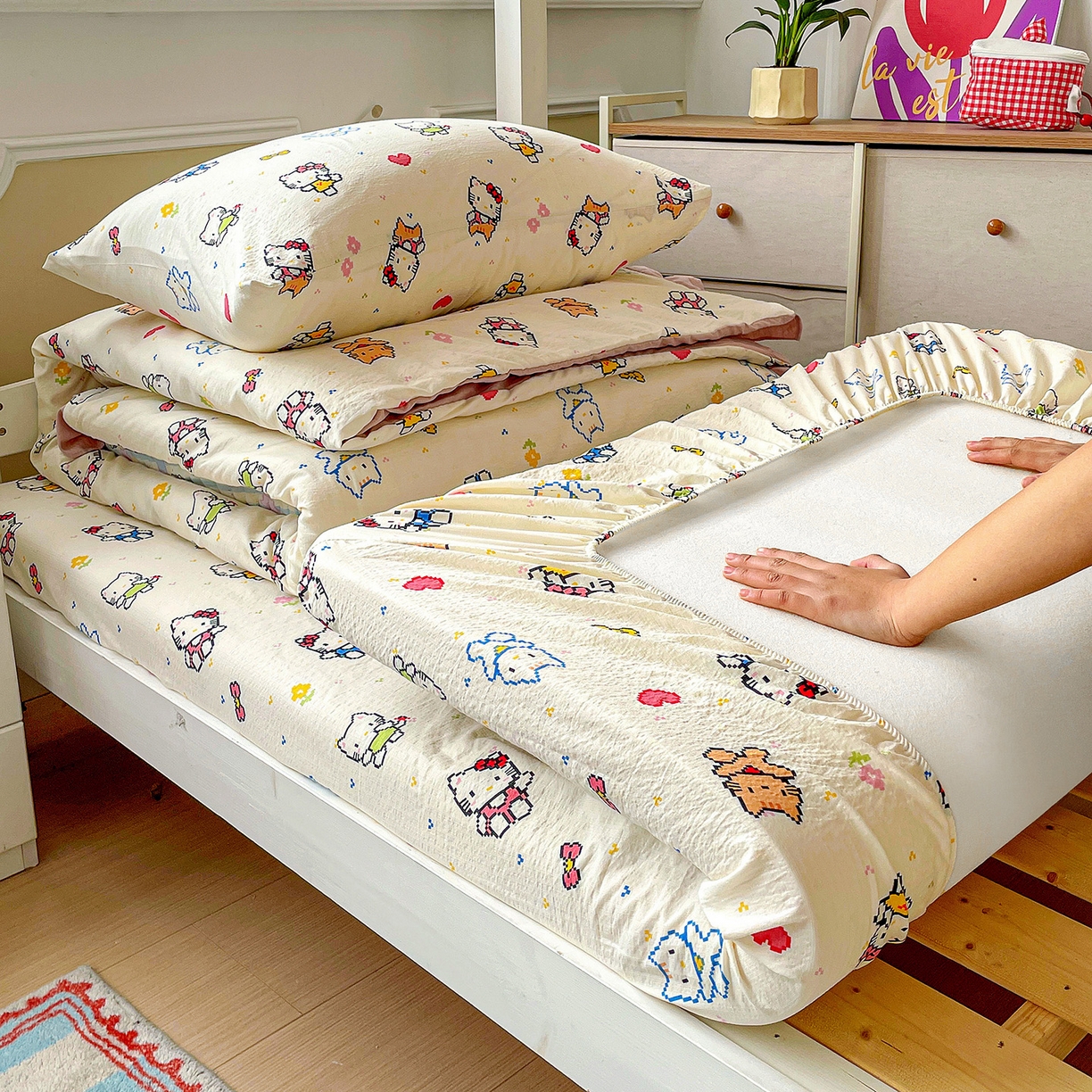 91家纺网 家纺一手货源 找家纺 纽缦家纺 2026新款云感提花双层纱学生床韩版床单床笠三四件套 像素小猫