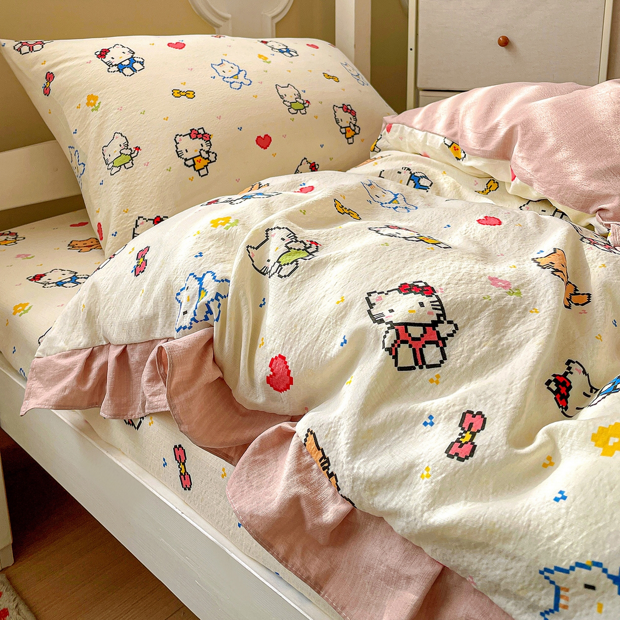 91家纺网 家纺一手货源 找家纺 纽缦家纺 2026新款云感提花双层纱学生床韩版床单床笠三四件套 像素小猫