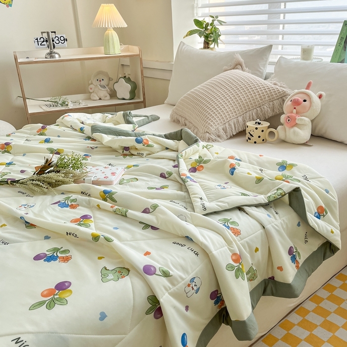 91家纺网 家纺一手货源 找家纺 帕拉美拉 2026新款A类印花冰凉丝凉感丝手包大宽边夏被 樱桃恐龙