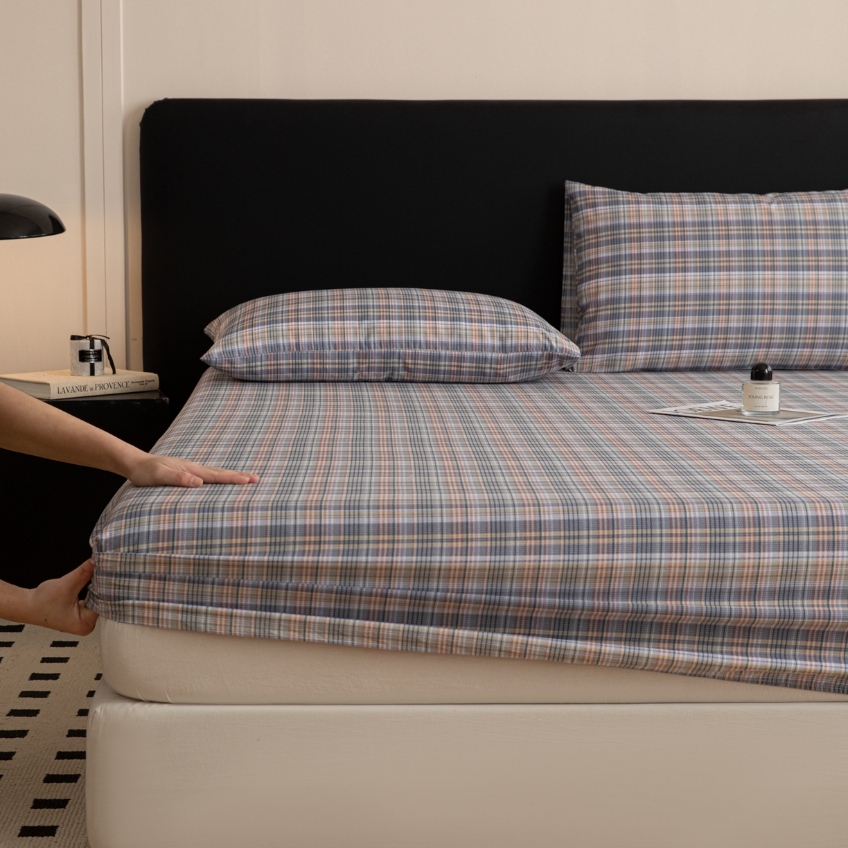 91家纺网 家纺一手货源 找家纺 简宜家居（朝初家纺） 2026新款40支13070全棉简约格子系列A版床笠 雾蓝格