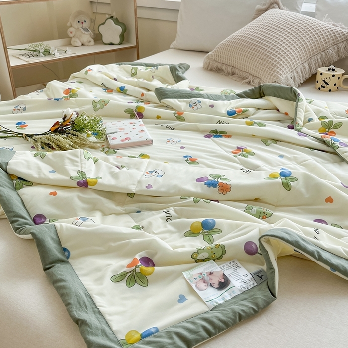 91家纺网 家纺一手货源 找家纺 帕拉美拉 2026新款A类印花冰凉丝凉感丝手包大宽边夏被 樱桃恐龙