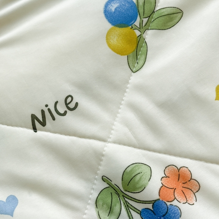 91家纺网 家纺一手货源 找家纺 帕拉美拉 2026新款A类印花冰凉丝凉感丝手包大宽边夏被 樱桃恐龙