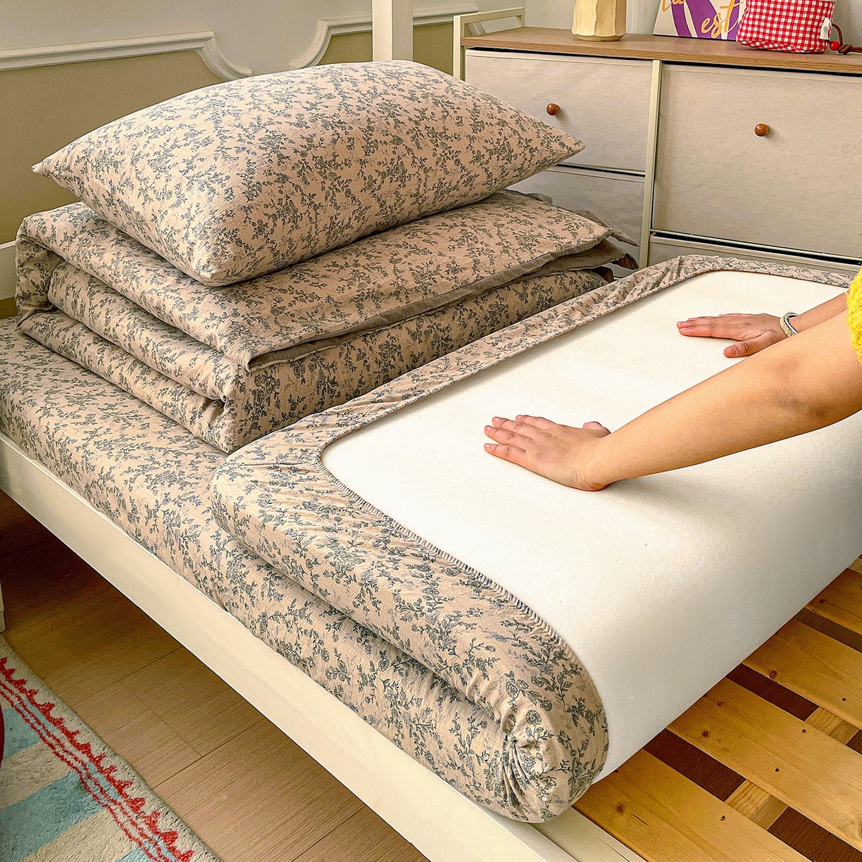 91家纺网 家纺一手货源 找家纺 纽缦家纺 2026新款云感提花双层纱学生床韩版床单床笠三四件套 竹韵花语