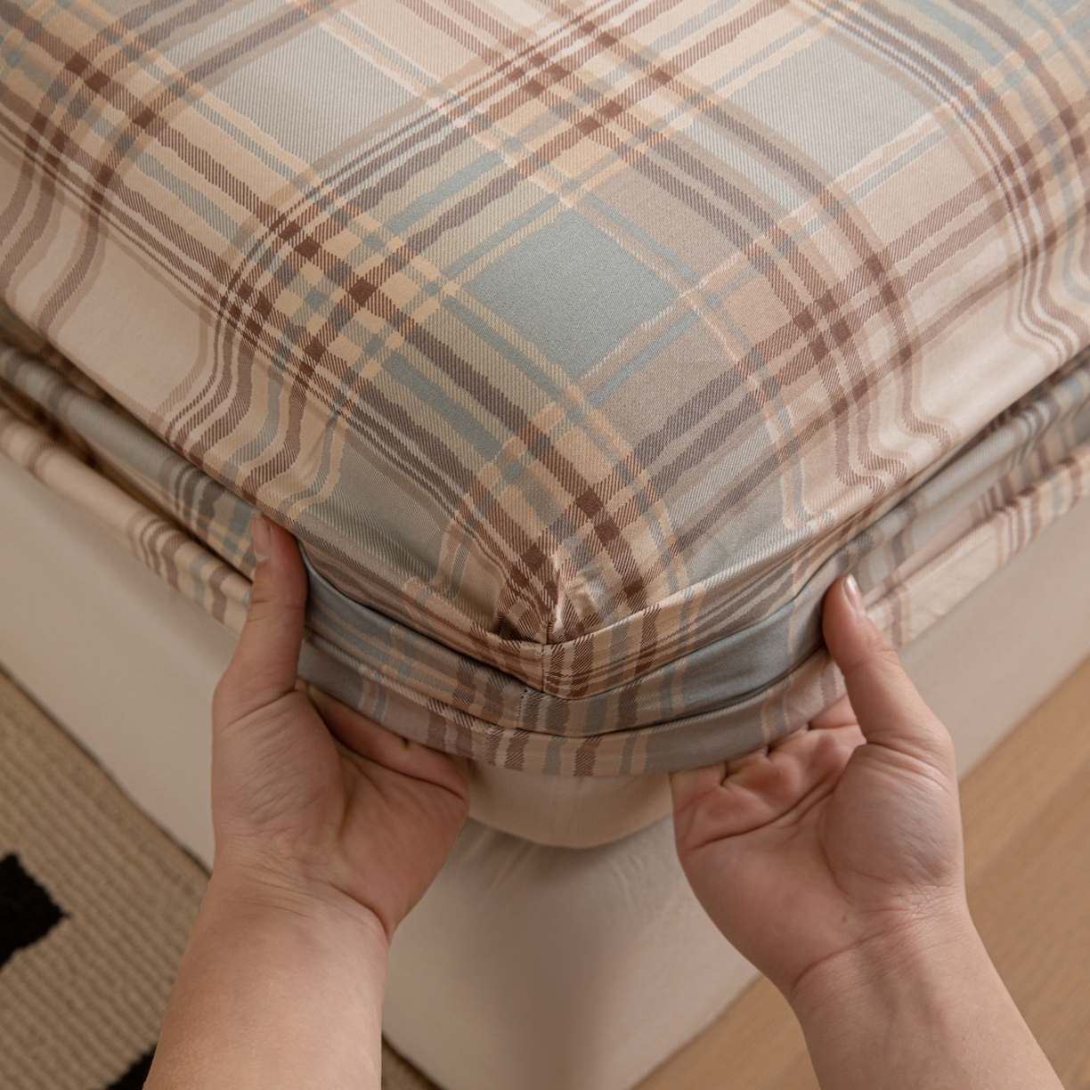 91家纺网 家纺一手货源 找家纺 简宜家居（朝初家纺） 2026新款40支13070全棉简约格子系列A版床笠 英伦-蓝咖