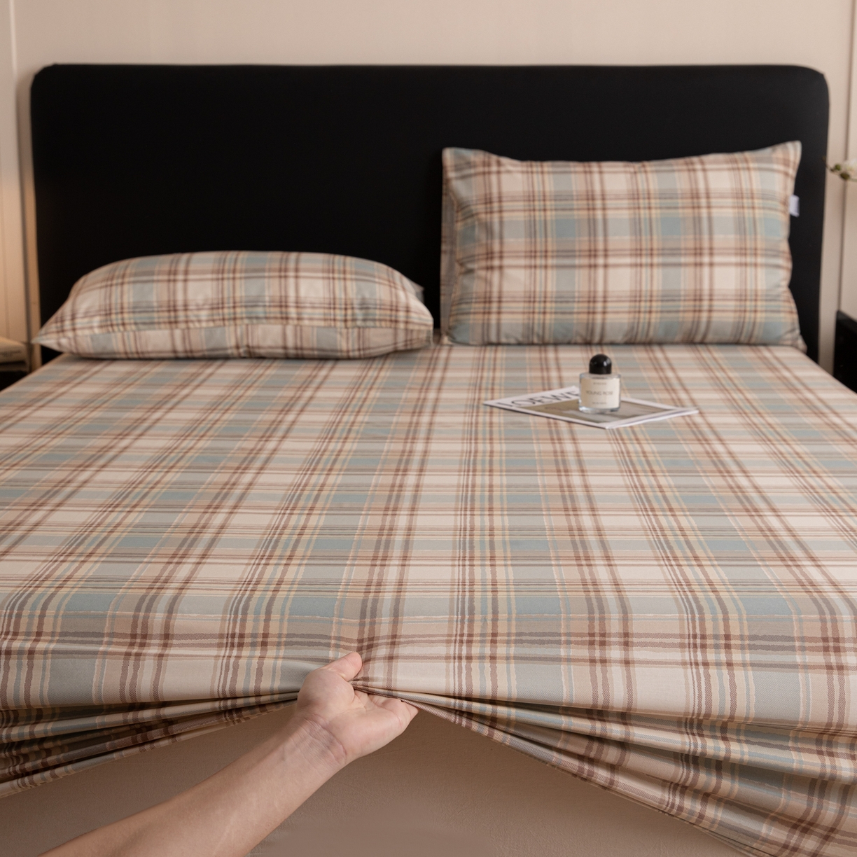 91家纺网 家纺一手货源 找家纺 简宜家居（朝初家纺） 2026新款40支13070全棉简约格子系列A版床笠 英伦-蓝咖