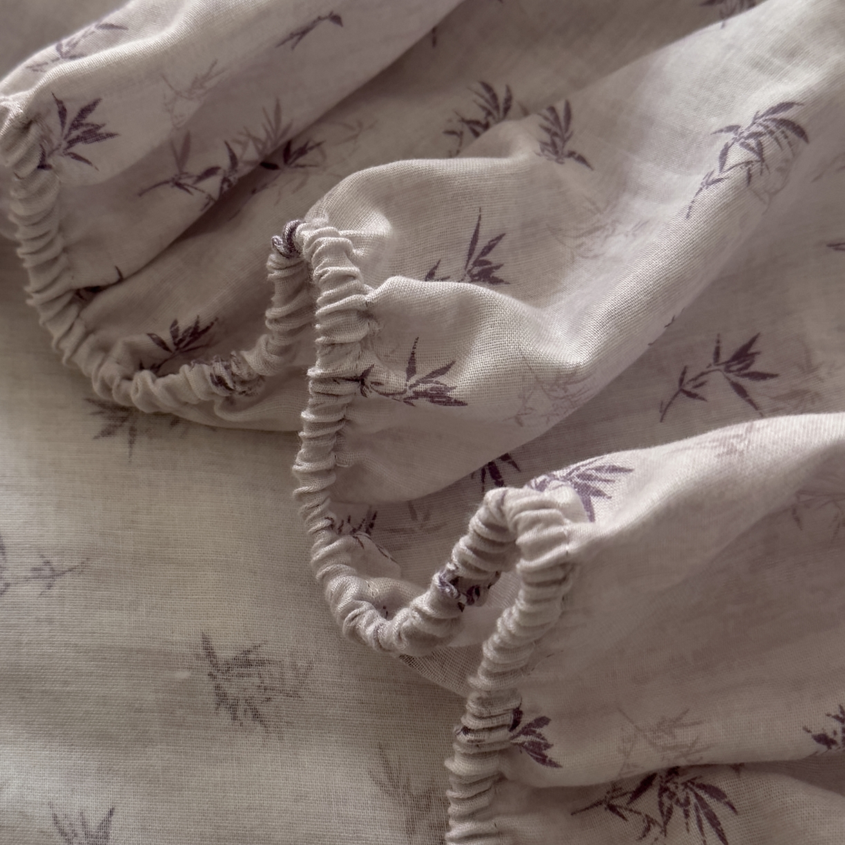 91家纺网 家纺一手货源 找家纺 DoDo 兜兜 2026新款全棉纯棉复古双层纱单品床笠系列（可定做尺寸） 青竹漫-灰