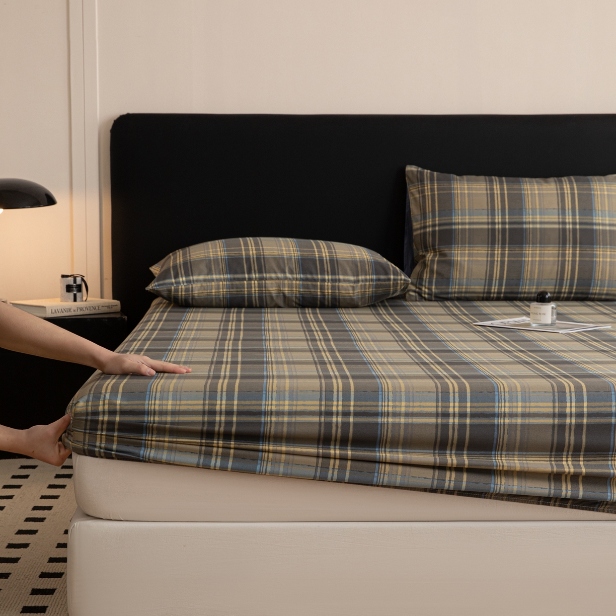 91家纺网 家纺一手货源 找家纺 简宜家居（朝初家纺） 2026新款40支13070全棉简约格子系列A版床笠 英伦-青澜