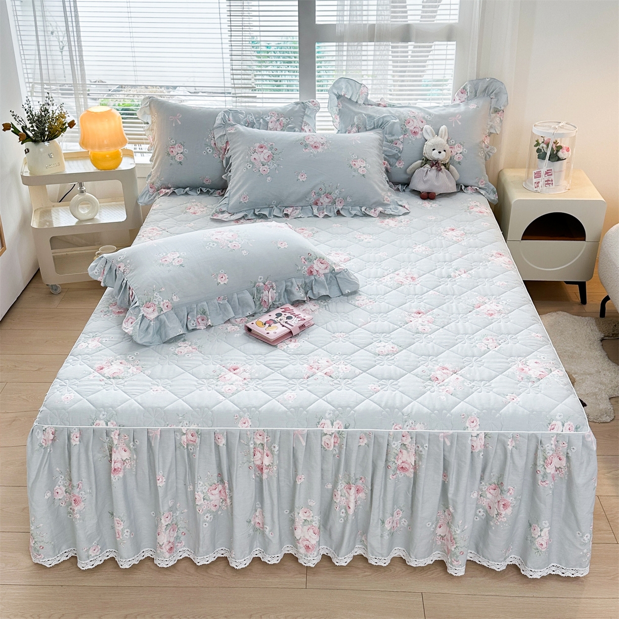 91家纺网 家纺一手货源 找家纺 忘忧草 2026春夏新款全棉纯棉夹棉印花床裙床裙单件 花疏影