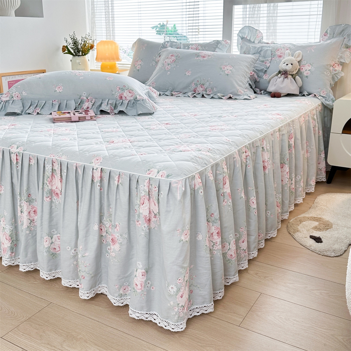 91家纺网 家纺一手货源 找家纺 忘忧草 2026春夏新款全棉纯棉夹棉印花床裙床裙单件 花疏影