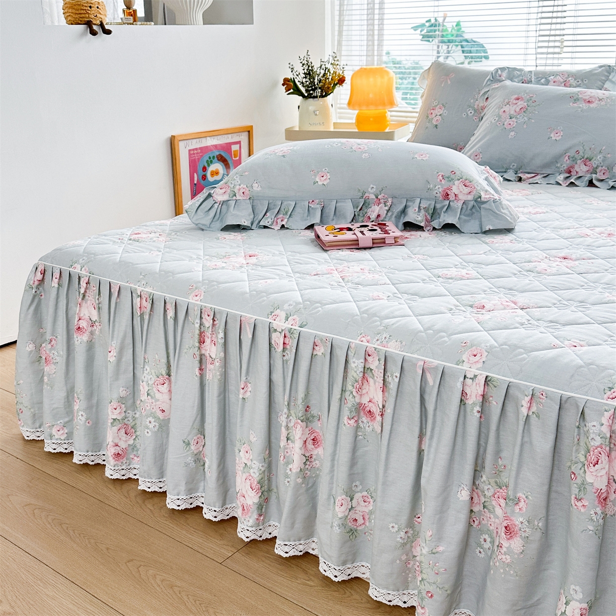 91家纺网 家纺一手货源 找家纺 忘忧草 2026春夏新款全棉纯棉夹棉印花床裙床裙单件 花疏影