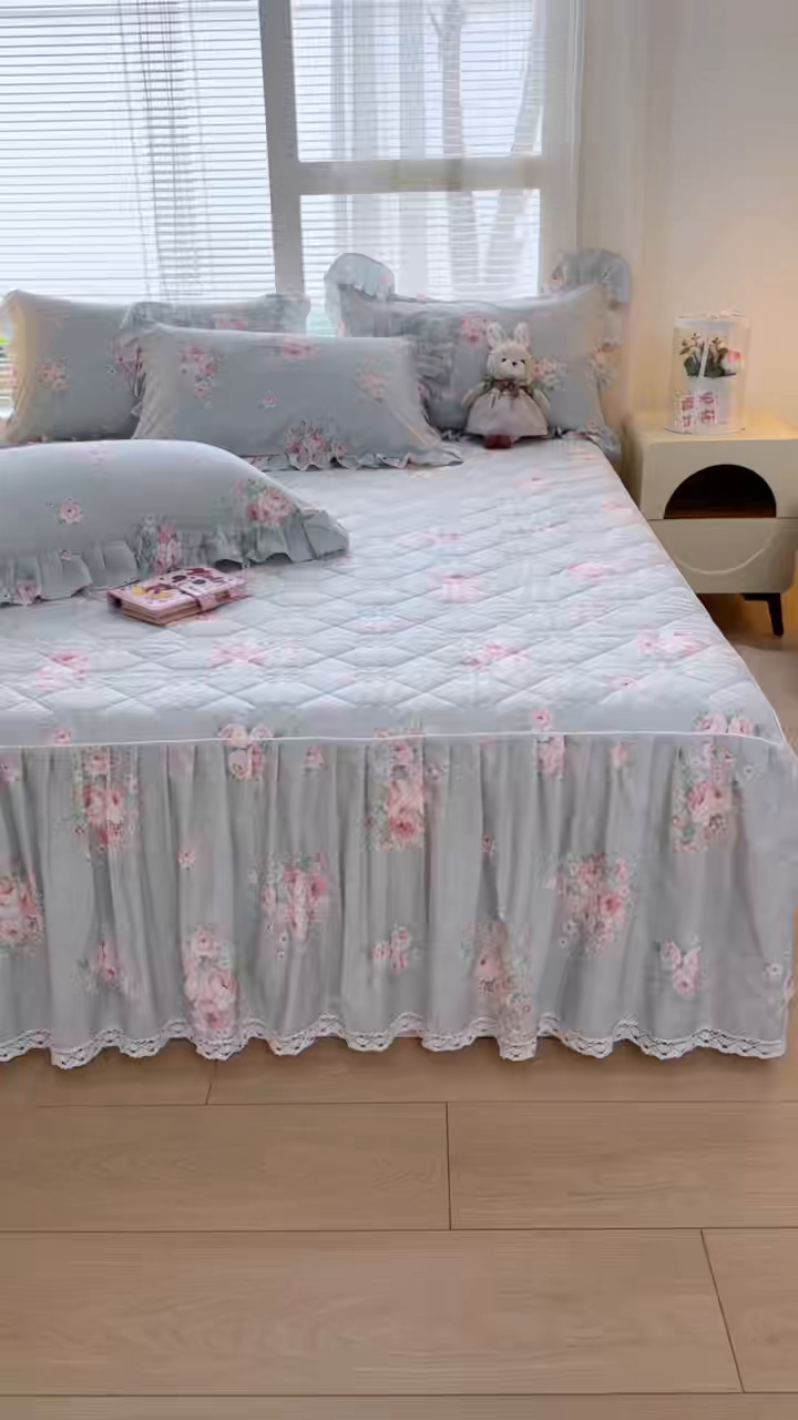 91家纺网 家纺一手货源 找家纺 忘忧草 2026春夏新款全棉纯棉夹棉印花床裙床裙单件 花疏影