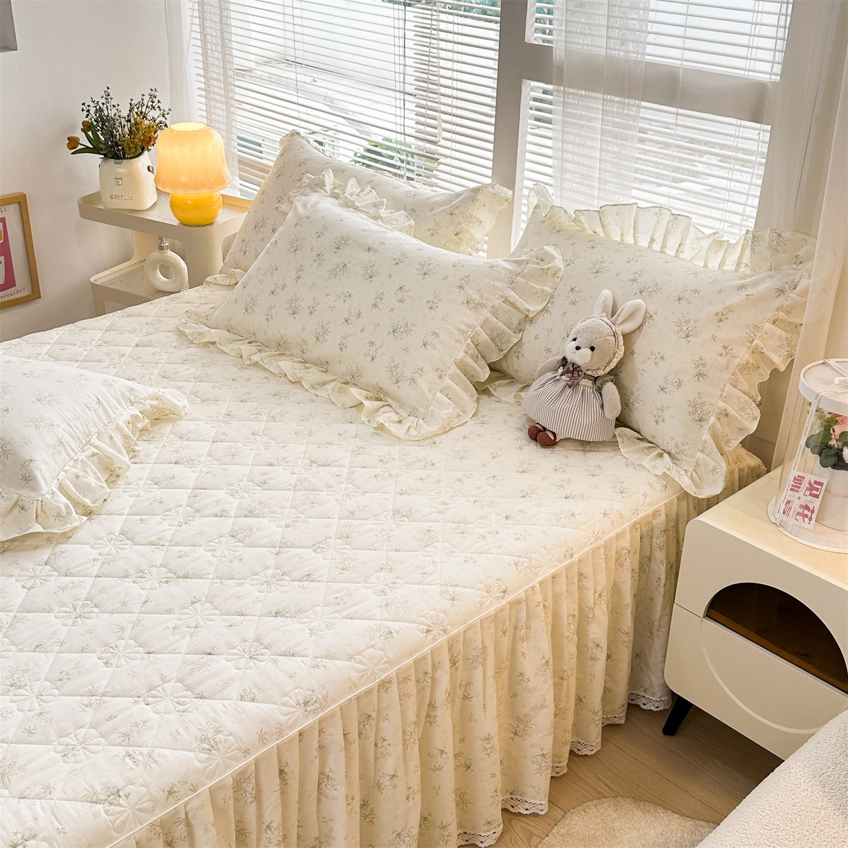 91家纺网 家纺一手货源 找家纺 忘忧草 2026春夏新款全棉纯棉夹棉印花床裙床裙单件 花仙子