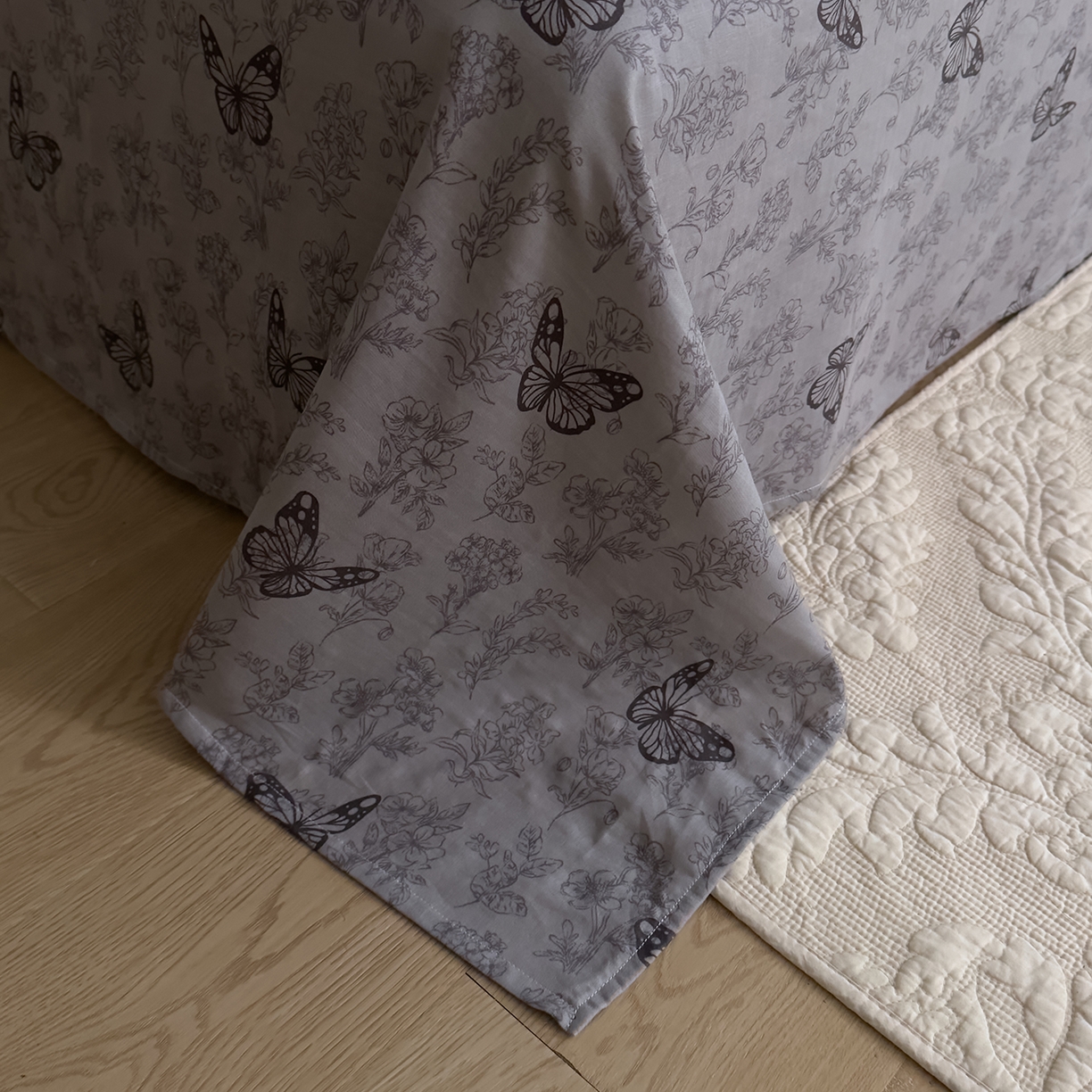 91家纺网 家纺一手货源 找家纺 DoDo 兜兜 2026新款全棉纯棉复古双层纱单品床单系列（可定做尺寸） 墨蝶