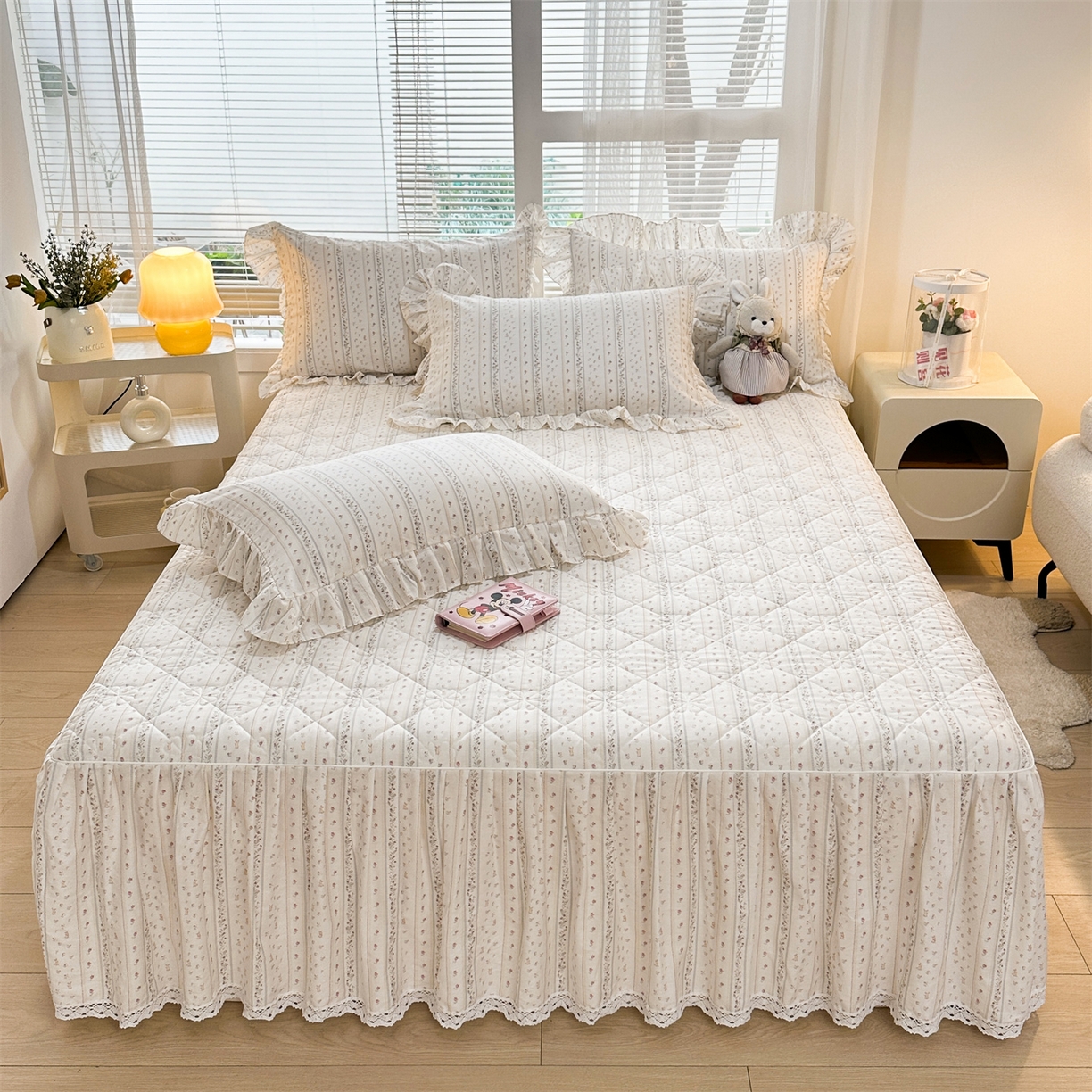 91家纺网 家纺一手货源 找家纺 忘忧草 2026春夏新款全棉纯棉夹棉印花床裙床裙单件 蔷薇花影