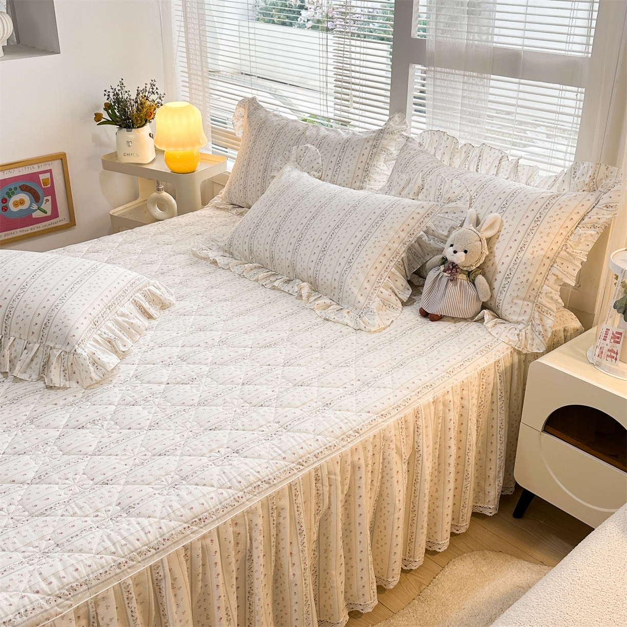 91家纺网 家纺一手货源 找家纺 忘忧草 2026春夏新款全棉纯棉夹棉印花床裙床裙单件 蔷薇花影