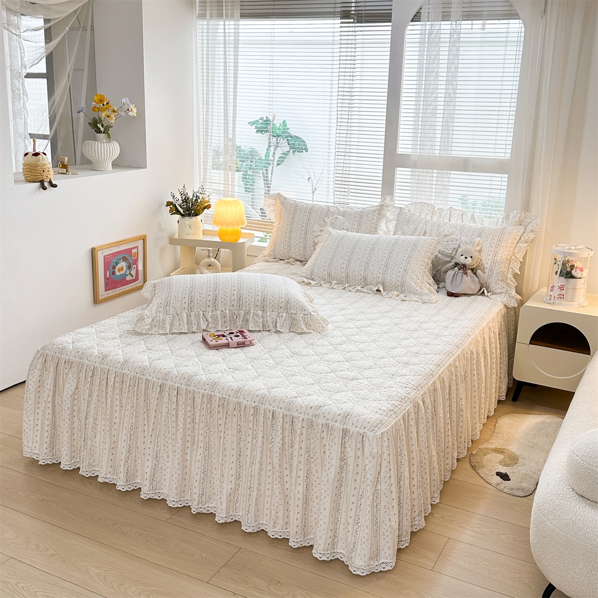 91家纺网 家纺一手货源 找家纺 忘忧草 2026春夏新款全棉纯棉夹棉印花床裙床裙单件 蔷薇花影