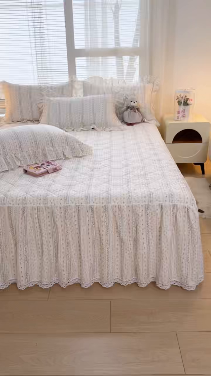 91家纺网 家纺一手货源 找家纺 忘忧草 2026春夏新款全棉纯棉夹棉印花床裙床裙单件 蔷薇花影