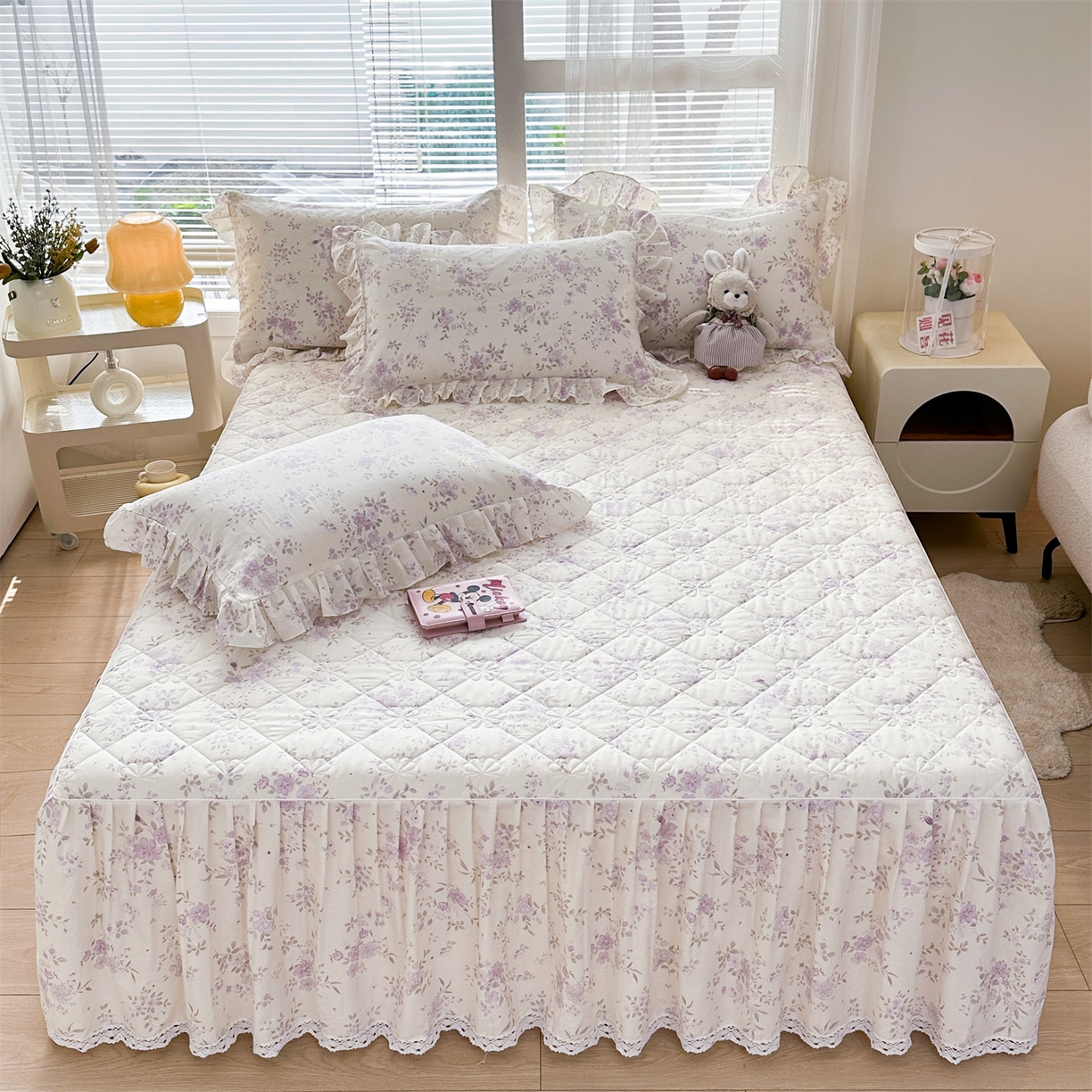 91家纺网 家纺一手货源 找家纺 忘忧草 2026春夏新款全棉纯棉夹棉印花床裙床裙单件 苏林-紫