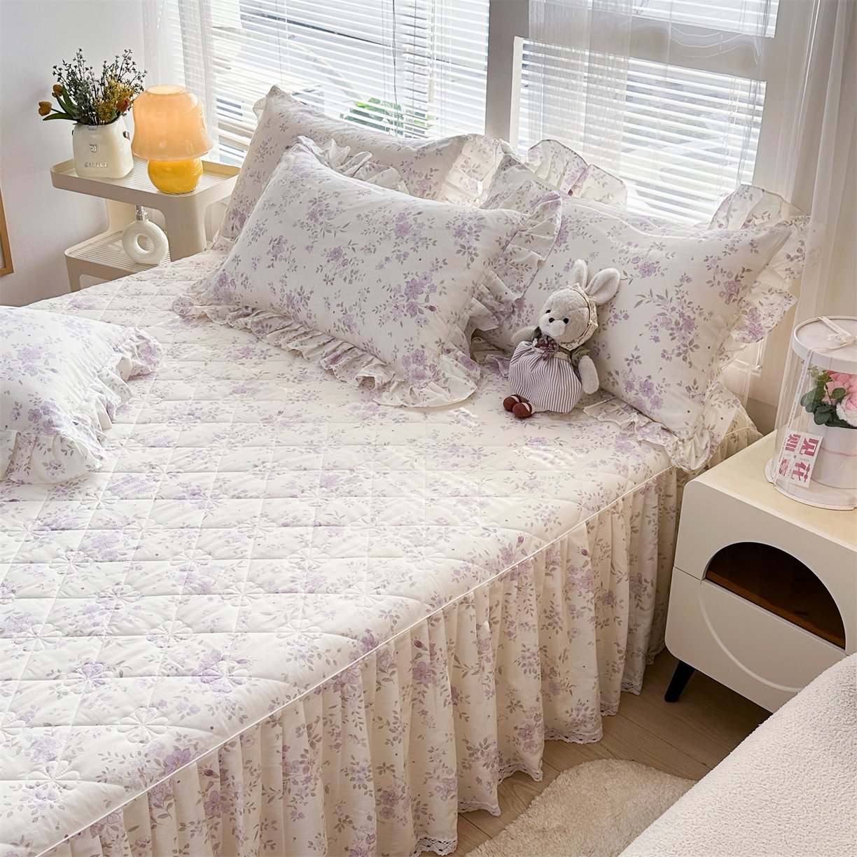 91家纺网 家纺一手货源 找家纺 忘忧草 2026春夏新款全棉纯棉夹棉印花床裙床裙单件 苏林-紫