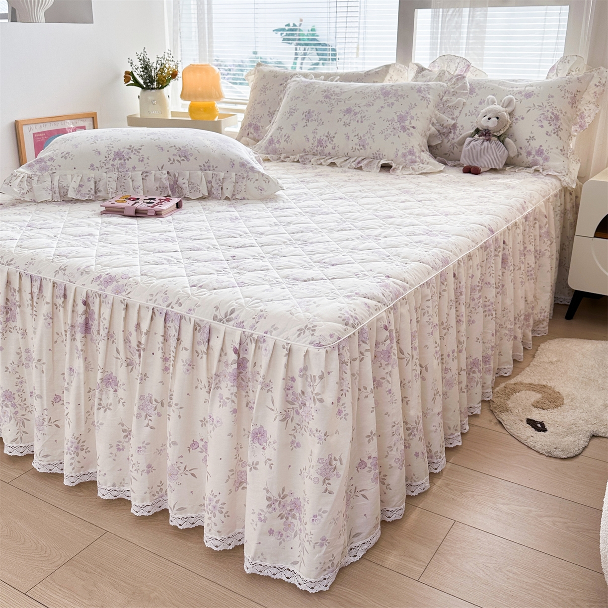 91家纺网 家纺一手货源 找家纺 忘忧草 2026春夏新款全棉纯棉夹棉印花床裙床裙单件 苏林-紫