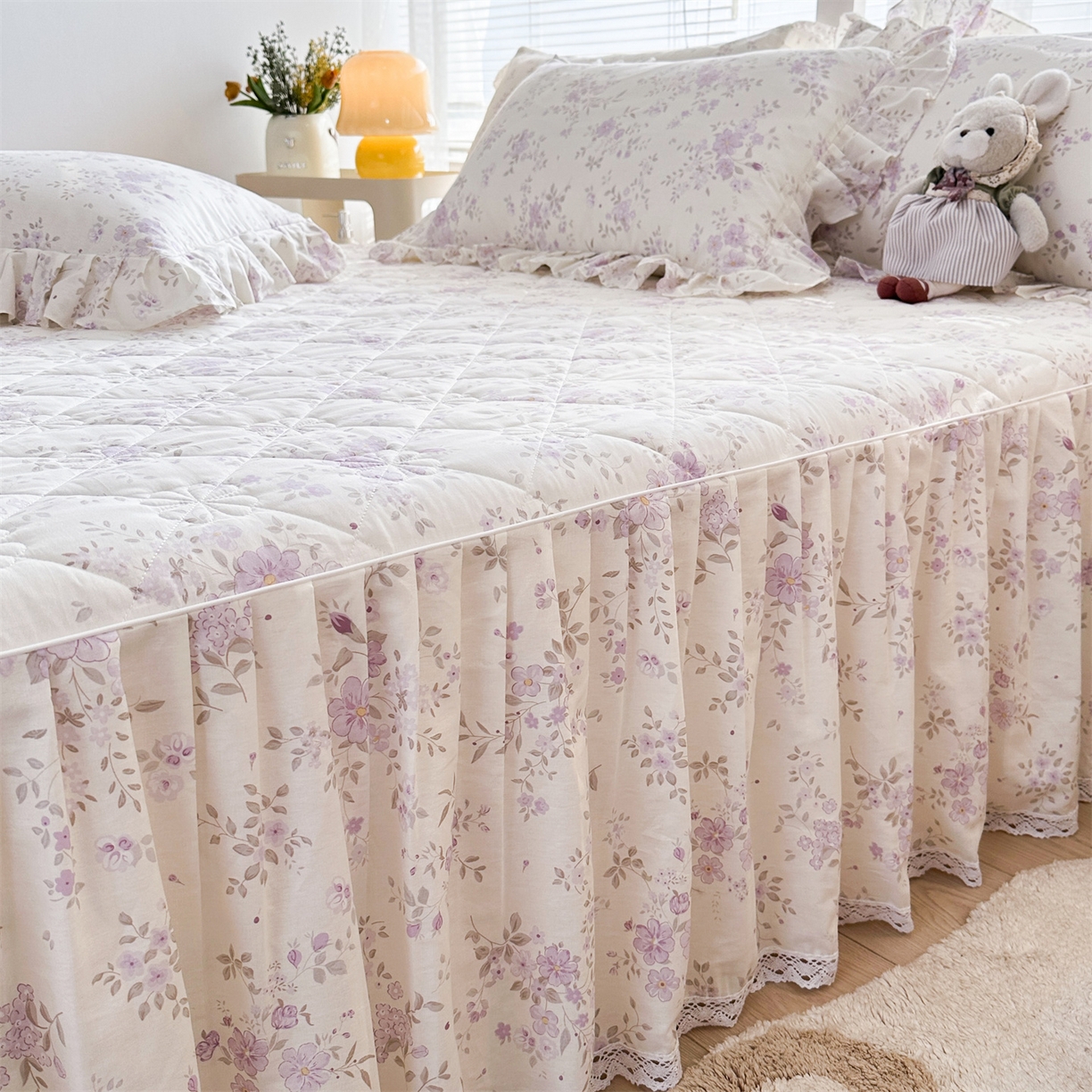 91家纺网 家纺一手货源 找家纺 忘忧草 2026春夏新款全棉纯棉夹棉印花床裙床裙单件 苏林-紫