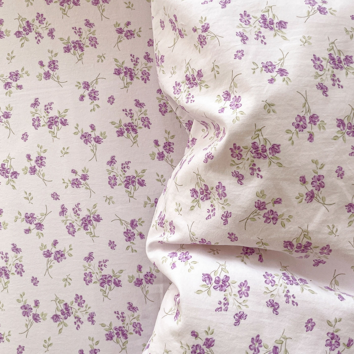 91家纺网 家纺一手货源 找家纺 纽缦家纺 2026新款A类105g仿棉四件套古法水洗棉四件套 波影-紫