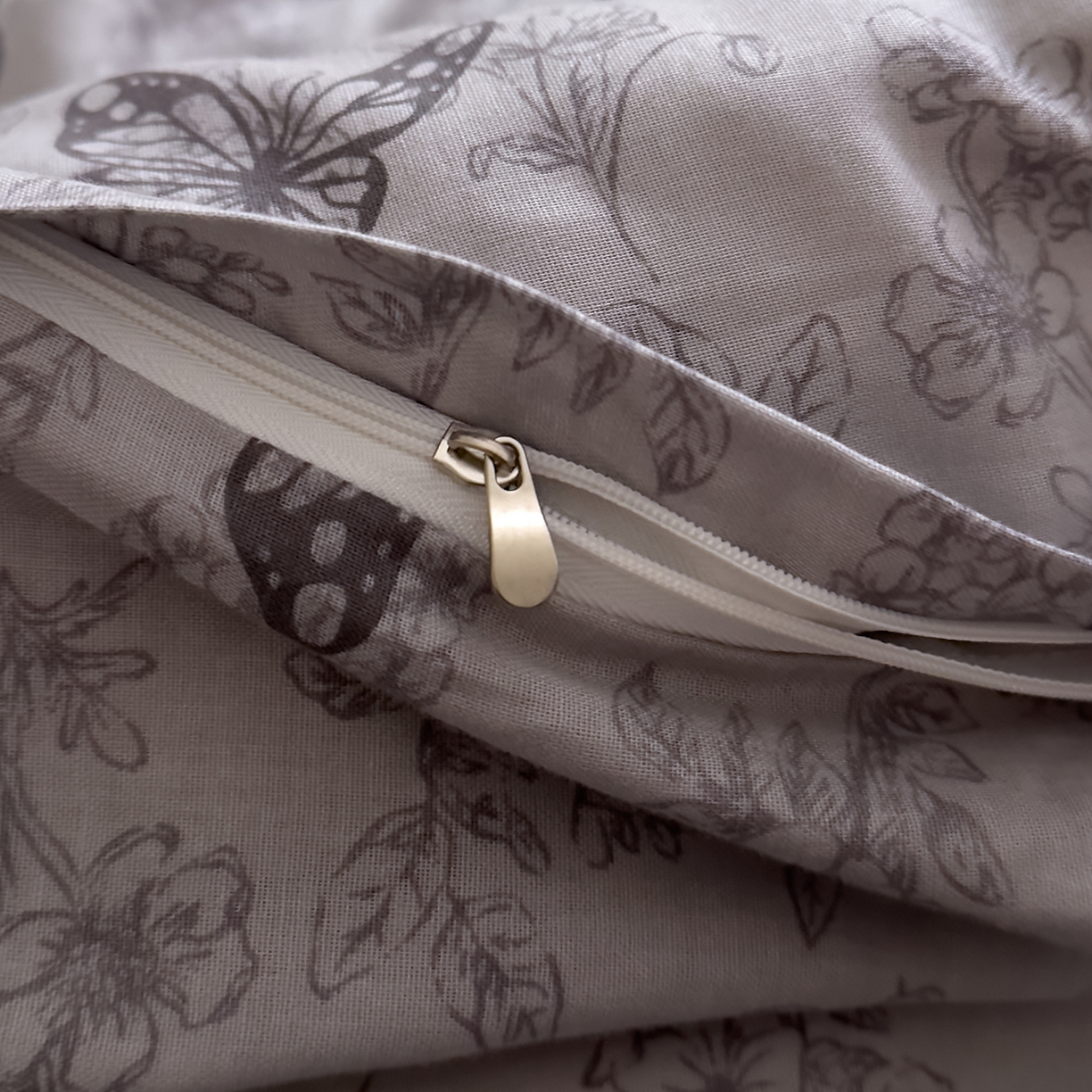 91家纺网 家纺一手货源 找家纺 DoDo 兜兜 2026新款全棉纯棉复古双层纱四件套系列（可定做尺寸） 墨蝶