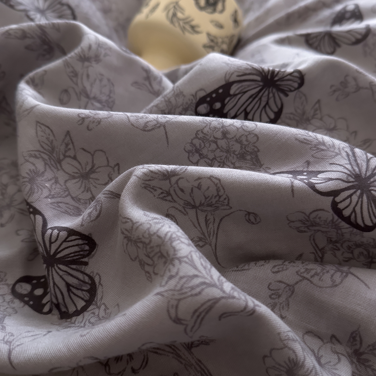 91家纺网 家纺一手货源 找家纺 DoDo 兜兜 2026新款全棉纯棉复古双层纱四件套系列（可定做尺寸） 墨蝶